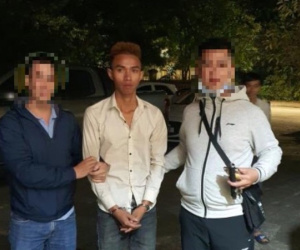 Gã trai dùng đá đập vào đầu tài xế để cướp xe máy