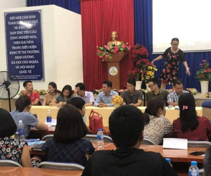 Vụ suất ăn bán trú ở trường Trần Thị Bưởi: Cuộc họp căng thẳng ngày 7/11 diễn ra suốt 5 tiếng liên tục, phụ huynh phản đối ban đại diện cha mẹ học sinh