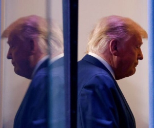 Cáo buộc kinh tế bủa vây Trump sau khi rời Nhà Trắng