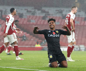 Arsenal thua sốc 0-3 Aston Villa ngay trên sân nhà
