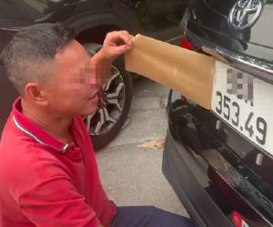 Biểu cảm mếu máo như muốn khóc của chủ xe bốc trúng biển 4953 khiến dân mạng vừa thương vừa buồn cười: Sầu này nào của riêng ai?