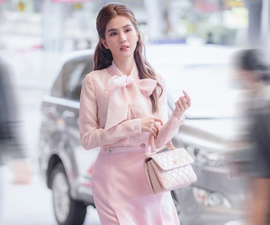 Diện nguyên cây hồng, Ngọc Trinh như viên kẹo ngọt ngào khó cưỡng