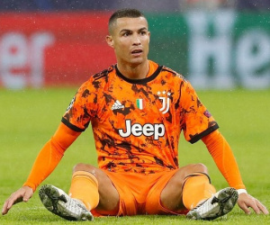 Vừa khỏi Covid-19, Ronaldo đã lại chấn thương mắt cá