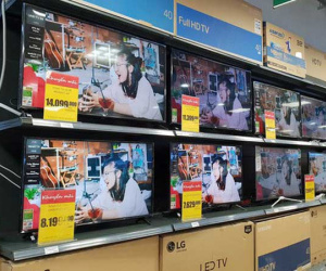 Cuối năm ế ẩm, hàng loạt tivi hạng sang giảm giá 50%