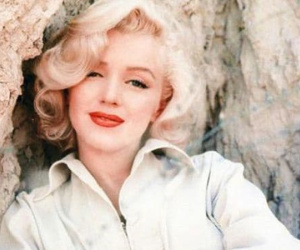 Marilyn Monroe qua đời với tư thế lạ, 44 năm sau cảnh sát mới dám công bố nguyên nhân cái chết