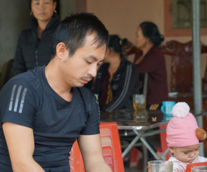 'Họ báo vợ và 2 con tôi bị lật xe tử vong ở Campuchia, tôi nghe mà như chết lặng'