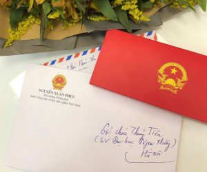Thủ tướng xúc động trước câu chuyện nữ sinh Ngoại Thương được điều trị khỏi ung thư