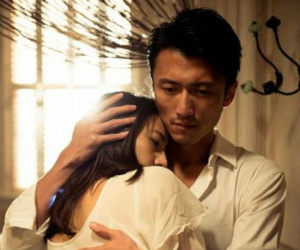 Nửa đêm về nhà thấy con nằm khóc khản cổ, tôi bủn bủn nhìn việc vợ đang làm dưới bếp