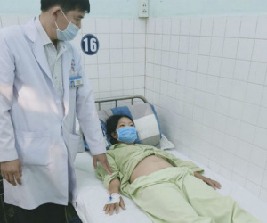 Ăn nhanh, nuốt vội, người phụ nữ bị xương cá đâm thủng ruột