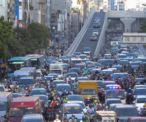 Đường trên cao thông nhưng tắc ở 2 đầu: Hà Nội họp khẩn tìm cách tháo gỡ