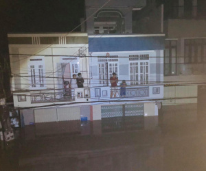 Phú Yên: Nhiều nơi nước dâng cao, ngập lụt nghiêm trọng, người dân phải chạy lũ trong đêm