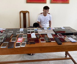 Đột nhập cửa hàng 'khoắng' 80 điện thoại di động