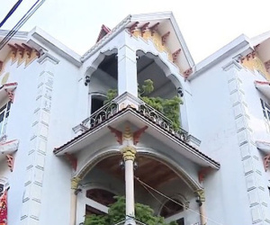 Ngỡ ngàng khi một hộ nghèo ở căn nhà 3 tầng đồ sộ, sang trọng như biệt thự ở Bắc Giang