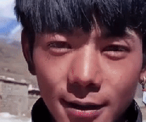 Chàng trai dân tộc hot nhất TikTok khiến chị em phát cuồng vì khuôn mặt nam thần và nụ cười 'tỏa nắng'