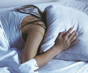 Mỗi đêm trước khi ngủ nên cẩn thận đặt 3 thứ này ở đầu giường: Mất vài giây nhưng có thể cứu bạn khỏi những cái chết đột ngột giữa đêm