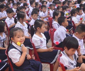 Nhiều địa phương thông báo khẩn cho học sinh nghỉ học để tránh 'cuồng phong' bão số 13