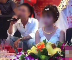Hội hôn đang vui vẻ, một nam thanh niên lên sân khấu hát khiến mặt cô dâu 'tắt nắng', hành động cuối mới sốc