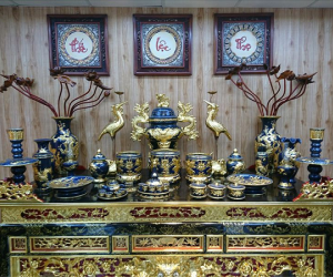 Nên thờ cúng bát hương bằng sứ hay bằng đồng tốt hơn?