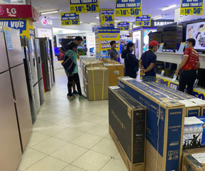 Giảm giá kịch sàn, điện máy vẫn ế