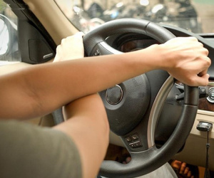 Học lái xe xong, bằng 'cất tủ', ra đường có an toàn?
