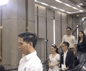 Ái nữ nhà Minh Nhựa trong clip team qua đường, nhan sắc có đúng chuẩn rich kid như trên mạng?