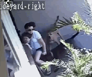 Video: Bị chó dữ lao vào cắn xé, mẹ lấy thân mình che chắn cho con trai