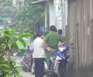 Thấy mẹ và bạn gái bị chửi, thanh niên cùng bạn đánh chết người trong phòng trọ ở Sài Gòn