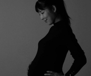 Ngôi sao truyền hình Hàn Quốc gây bão MXH khi công khai làm mẹ đơn thân nhờ tinh trùng hiến tặng, không cần kết hôn