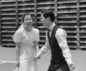 Cô dâu của Công Phượng diện váy cưới chỉ hơn 2 triệu, đụng hàng ngay với 'siêu mẫu bỉm sữa' Lan Khuê