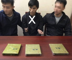 Thản nhiên 'ôm' 3 bánh heroin bắt xe khách ra Bắc tiêu thụ