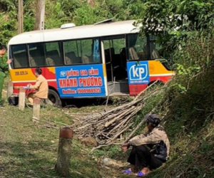 Xe bus mất phanh đâm vào taluy, 6 người bị thương ở Bắc Kạn