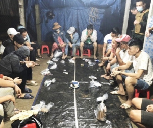 Triệt phá sới xóc đĩa trong xưởng cưa bỏ hoang