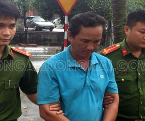 Bắt khẩn cấp tài xế lao xe vào CSGT
