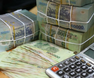 Ngân hàng lãi lớn, doanh nghiệp khó khăn: Vốn rẻ ở đâu