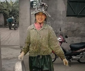 Ảnh tân Hoa hậu Đỗ Thị Hà lấm lem đi cấy gây sốt trên mạng