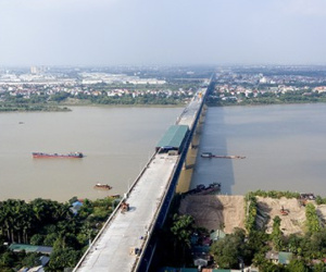 Ảnh: Mặt cầu Thăng Long đang được sửa ra sao?
