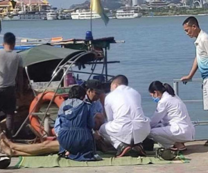 Nam thanh niên bất ngờ nhảy cầu Bãi Cháy tự tử