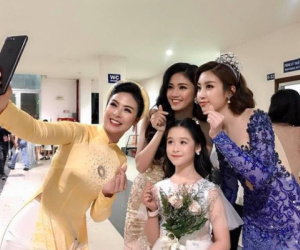 Tiểu mỹ nhân gây chú ý khi đọ sắc với loạt Hoa hậu, profile hoá ra cũng rất xịn sò