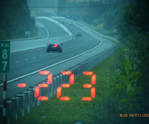 Vội đi ăn cưới, tài xế BMW phóng như bay với tốc độ 223km/giờ trên cao tốc Bắc Giang - Lạng Sơn