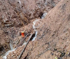 Đường bị biến thành suối, 2 bản vùng núi ở Quảng Trị vẫn chưa có điện