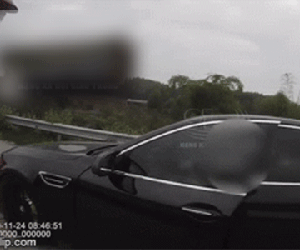 Clip: Lời phân trần của tài xế BMW 'phóng như bay' với vận tốc 223km/h trên cao tốc, do vội về ăn cưới