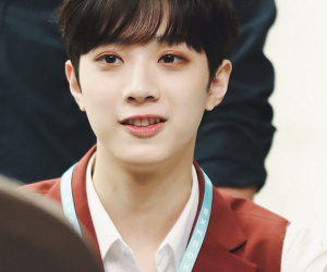 Guanlin (Wanna One) bị bóc tơi bời liên hoàn phốt: Khạc nhổ bừa bãi, lộ cả danh tính bạn gái sống chung hơn 10 tuổi?