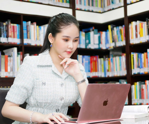 Ngân Anh vượt qua thị phi để trở thành 'nữ giảng viên sành điệu nhất'