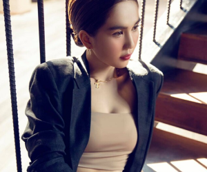 Ngọc Trinh diện suit theo style tổng tài gợi cảm, khoe thần thái ngút ngàn vừa đẹp vừa sang