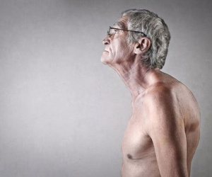Tại sao về già con người lại lùn đi?