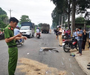 Xe tải tông xe máy, 2 nữ sinh tử vong thương tâm trên đường đến trường