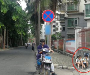 Cho 2 con ngồi bệt ở góc đường ăn sáng, ông bố không ngờ mình bị chụp ảnh, nhận lời khen tới tấp vì 1 hành động nhỏ của đám trẻ