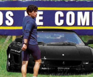 Loạt xe hơi gắn bó với huyền thoại bóng đá Maradona