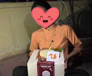 Nữ sinh được bạn tổ chức sinh nhật, ngã ngửa khi mở 'hộp bánh sinh nhật to đùng'