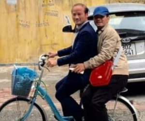 Xuân Bắc khoe ảnh được bạn thân chở đi học bằng xe đạp, dân tình trầm trồ: Trời ơi, cả một thời tuổi thơ ùa về!